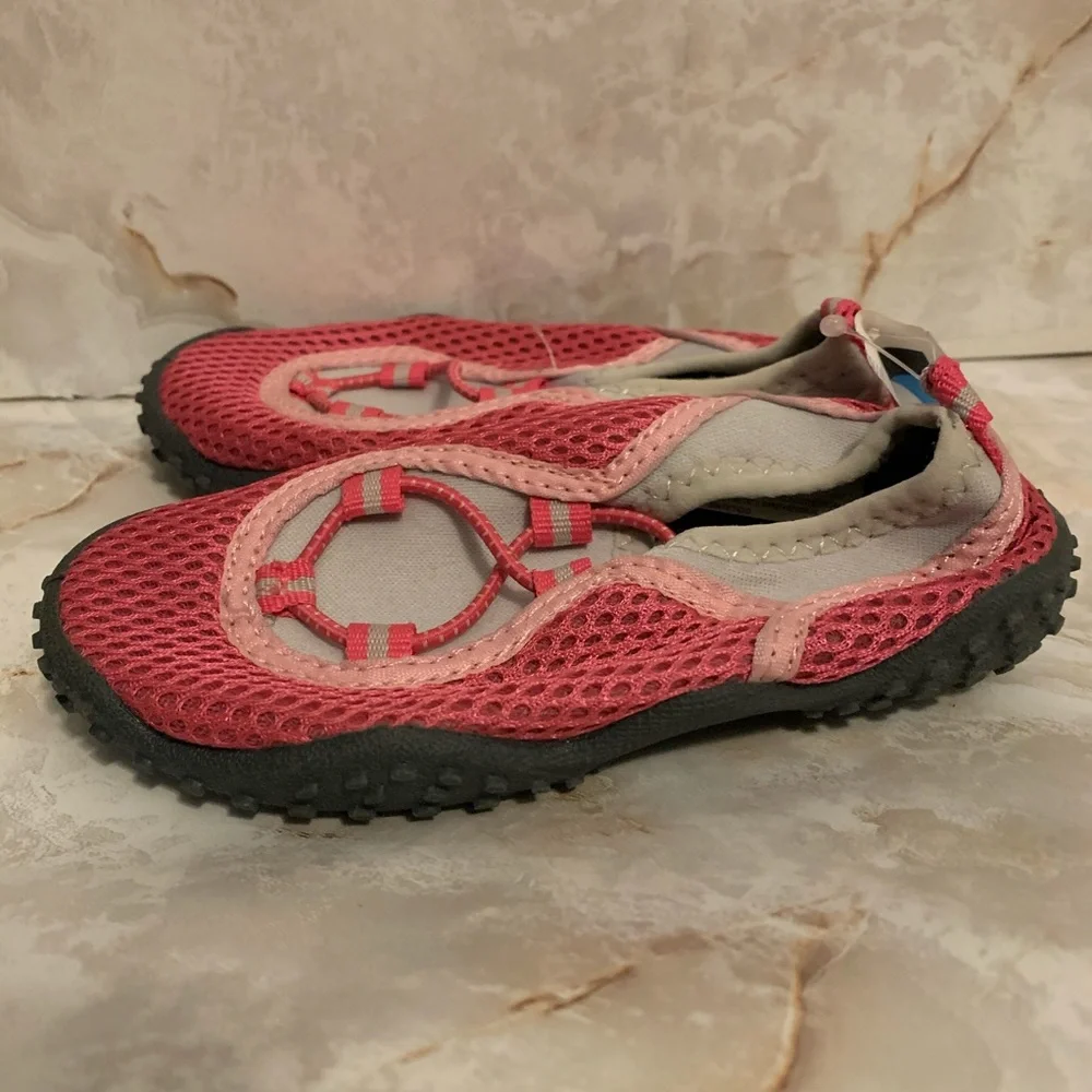 Old Navy 8 toddler water shoe slip on slipper grip beach pool gray pink stretch
